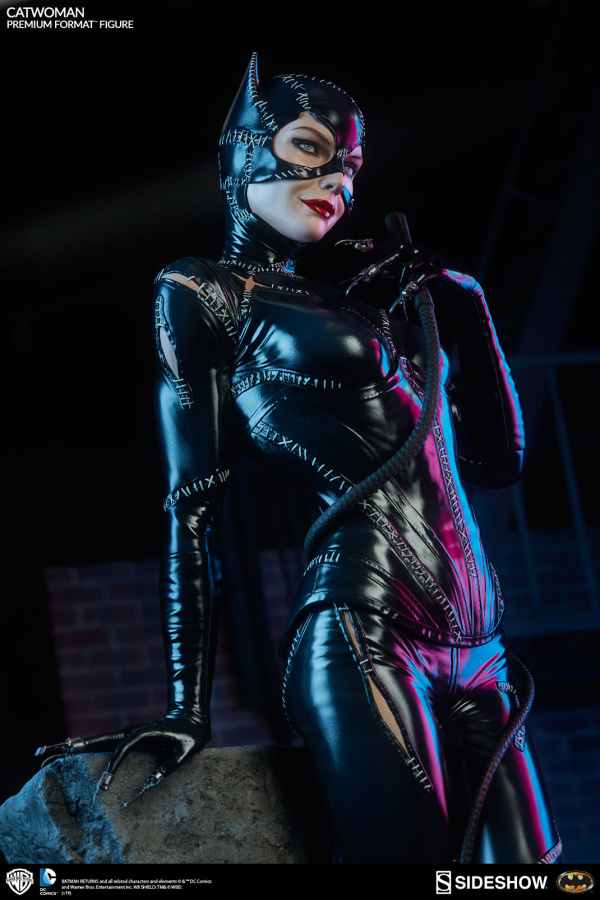 dc-comics-catwoman-premium-format-300270-02