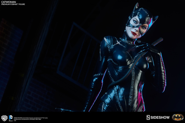 dc-comics-catwoman-premium-format-300270-03