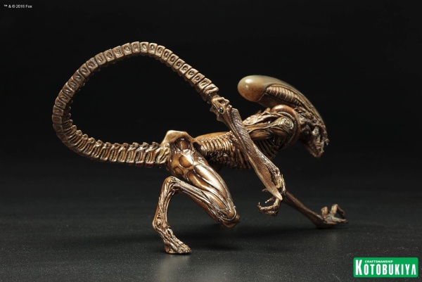 alien-3-koto-dog-alien-statue-002