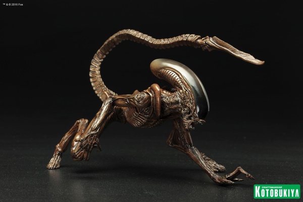 alien-3-koto-dog-alien-statue-006