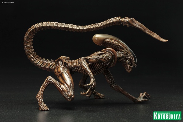 alien-3-koto-dog-alien-statue-007