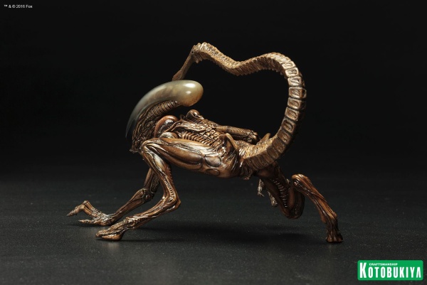 alien-3-koto-dog-alien-statue-009