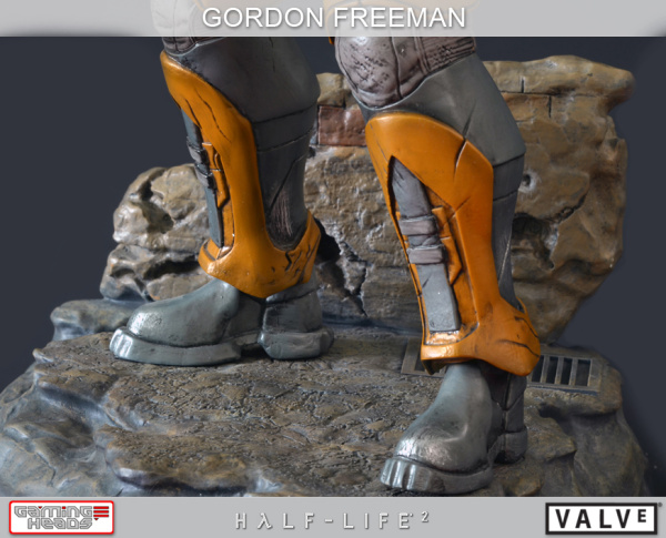 Half-Life-2-Gordon-Freeman-Standard-Statue-004_1358533088